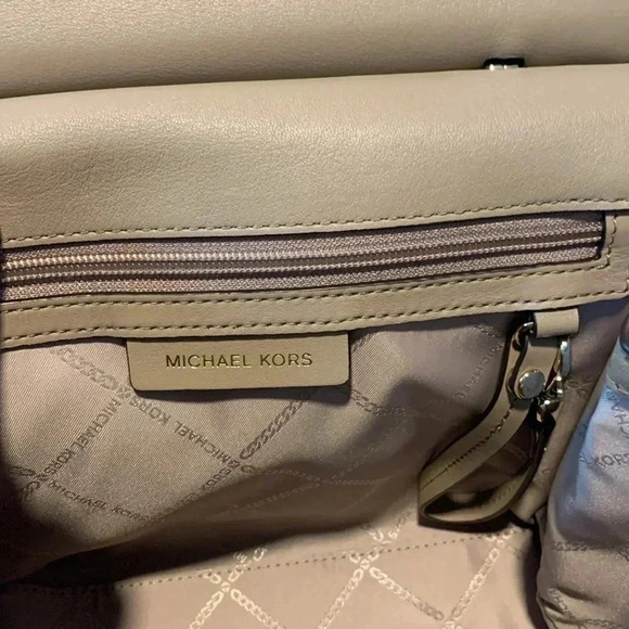 Michael Kors Leather Handbag top handle w/crossbody strap beige w/gold accents - Picture 8 of 16